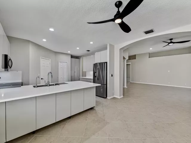 4-bedroom home for rent in Boca Raton - 12325 Cascades Pointe Drive - MondialRealty