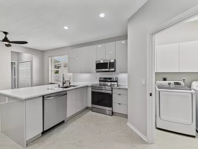 4-bedroom home for rent in Boca Raton - 12325 Cascades Pointe Drive - MondialRealty