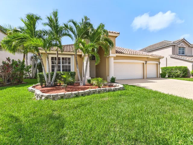 4-bedroom home for rent in Boca Raton - 12325 Cascades Pointe Drive - MondialRealty