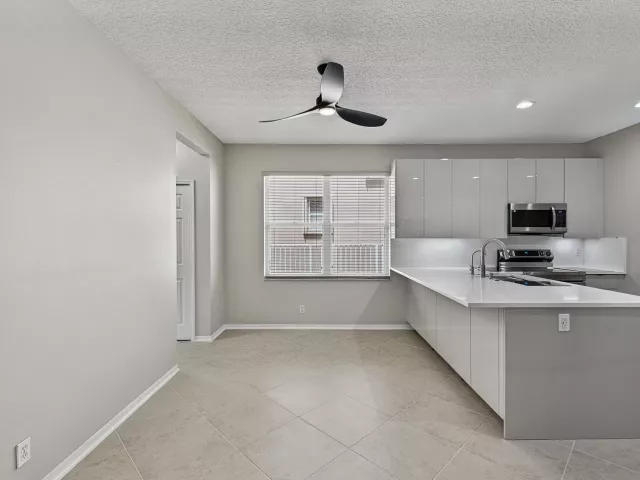 4-bedroom home for rent in Boca Raton - 12325 Cascades Pointe Drive - MondialRealty