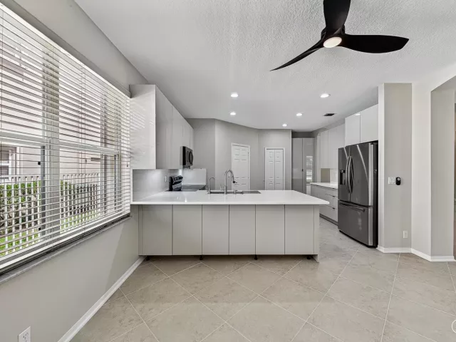 4-bedroom home for rent in Boca Raton - 12325 Cascades Pointe Drive - MondialRealty