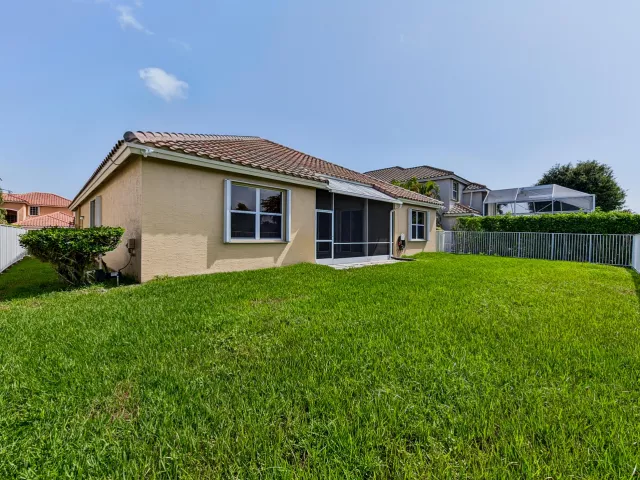 4-bedroom home for rent in Boca Raton - 12325 Cascades Pointe Drive - MondialRealty