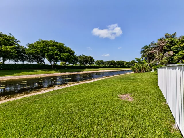 4-bedroom home for rent in Boca Raton - 12325 Cascades Pointe Drive - MondialRealty