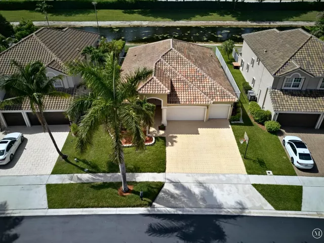 4-bedroom home for rent in Boca Raton - 12325 Cascades Pointe Drive - MondialRealty