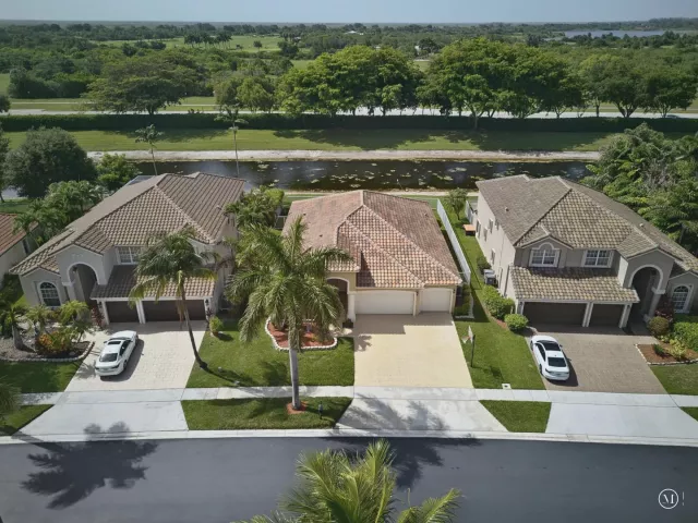 4-bedroom home for rent in Boca Raton - 12325 Cascades Pointe Drive - MondialRealty