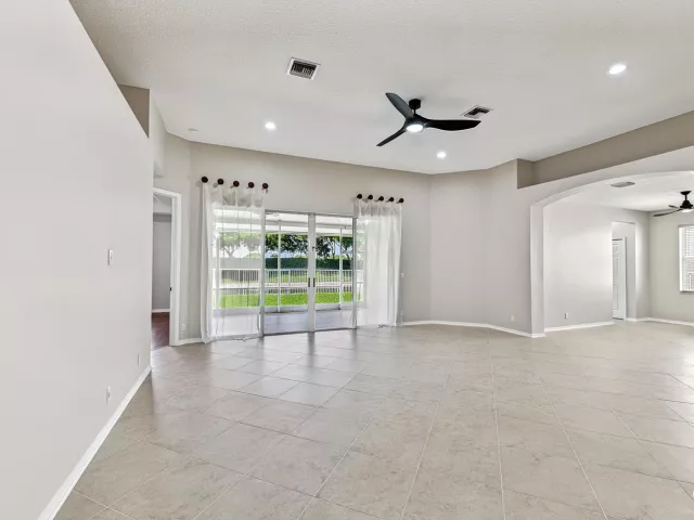 4-bedroom home for rent in Boca Raton - 12325 Cascades Pointe Drive - MondialRealty