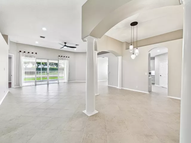4-bedroom home for rent in Boca Raton - 12325 Cascades Pointe Drive - MondialRealty