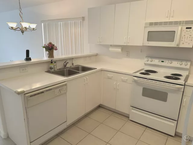 3-bedroom home for sale in Pembroke Pines - 16323 SW 6th Street - MondialRealty