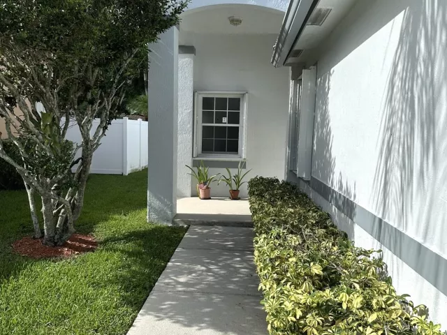 3-bedroom home for sale in Pembroke Pines - 16323 SW 6th Street - MondialRealty