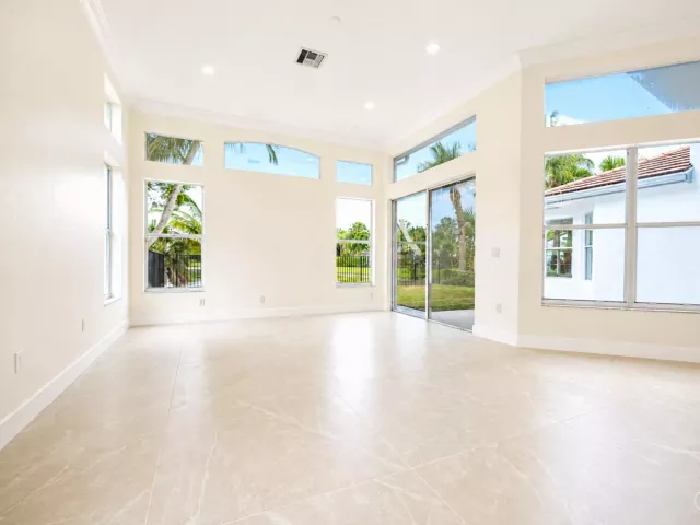 4-bedroom home for sale in Boca Raton - 19428 Estuary Drive - MondialRealty