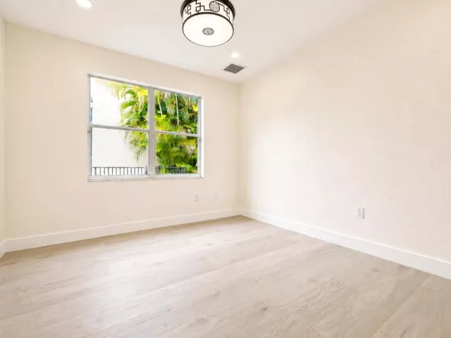 4-bedroom home for sale in Boca Raton - 19428 Estuary Drive - MondialRealty