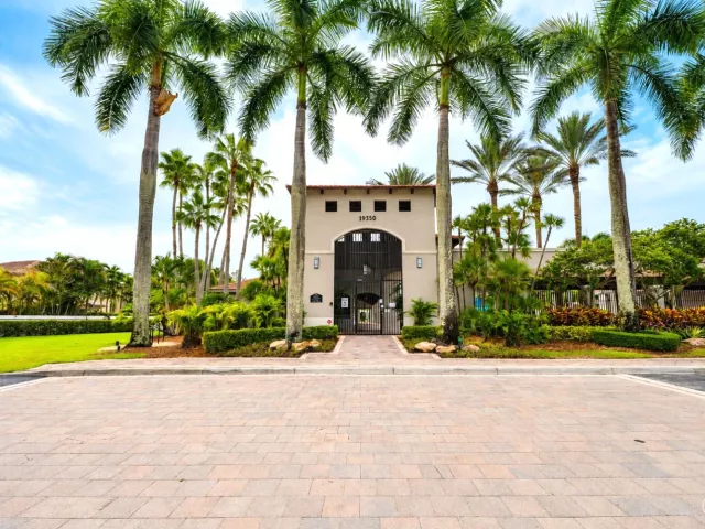 4-bedroom home for sale in Boca Raton - 19428 Estuary Drive - MondialRealty
