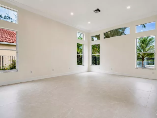 4-bedroom home for sale in Boca Raton - 19428 Estuary Drive - MondialRealty