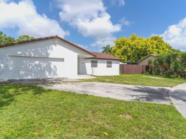 4-bedroom home for rent in Homestead - 26222 SW 133rd Ct - MondialRealty