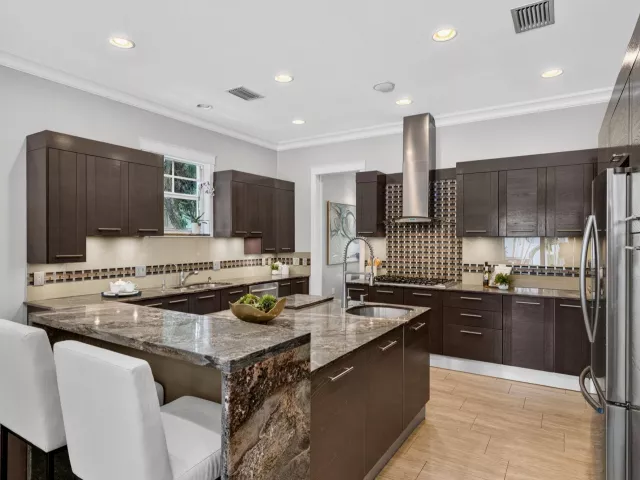 4-bedroom home for sale in Fort Lauderdale - 1329 SE 13th Terrace - MondialRealty