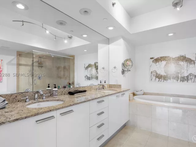 3-bedroom condo for rent in Hallandale Beach - 1830 S Ocean Dr 1101 - MondialRealty