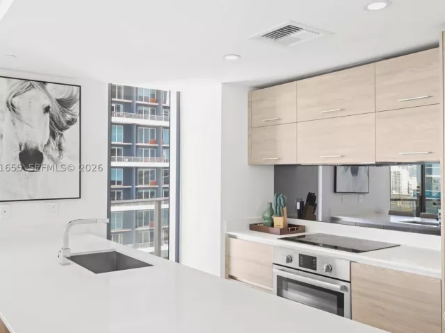 3-bedroom condo for sale in Miami - 1300 S Miami Ave 2206 - MondialRealty