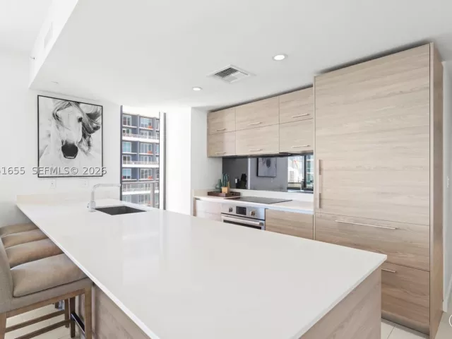 3-bedroom condo for sale in Miami - 1300 S Miami Ave 2206 - MondialRealty
