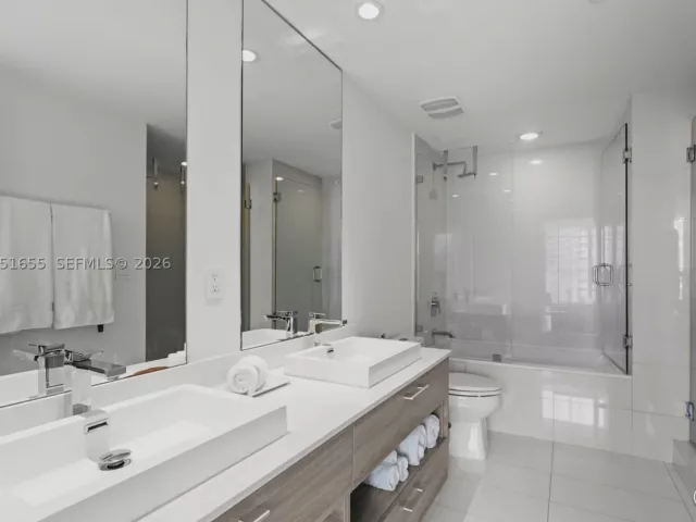 3-bedroom condo for sale in Miami - 1300 S Miami Ave 2206 - MondialRealty