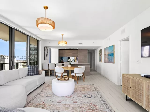 3-bedroom condo for sale in Miami - 1300 S Miami Ave 2206 - MondialRealty