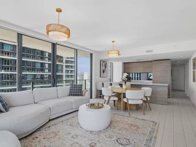 3-bedroom condo for sale in Miami - 1300 S Miami Ave 2206 - MondialRealty