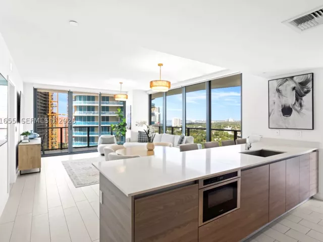 3-bedroom condo for sale in Miami - 1300 S Miami Ave 2206 - MondialRealty