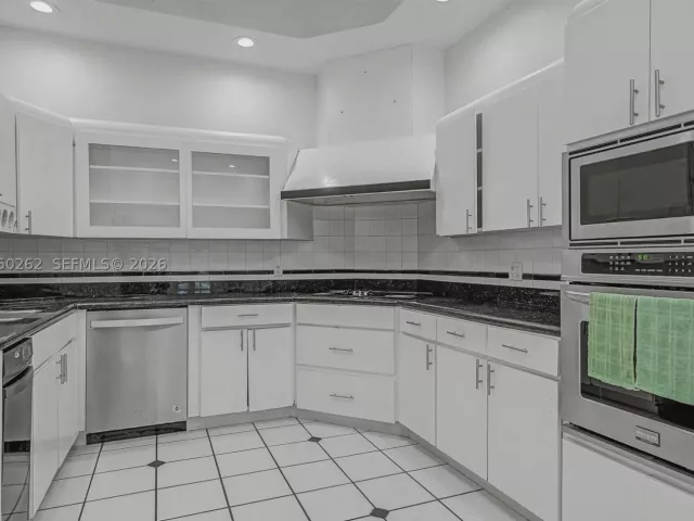 5-bedroom home for sale in Miami - 7030 SW 72nd Street - MondialRealty