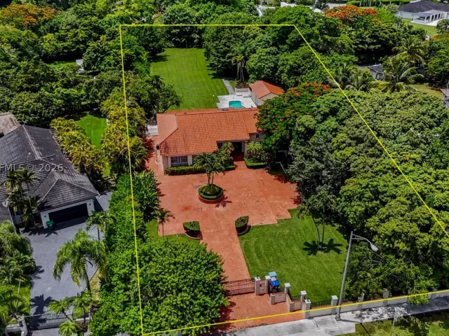 5-bedroom home for sale in Miami - 7030 SW 72nd Street - MondialRealty