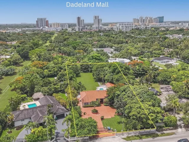 5-bedroom home for sale in Miami - 7030 SW 72nd Street - MondialRealty