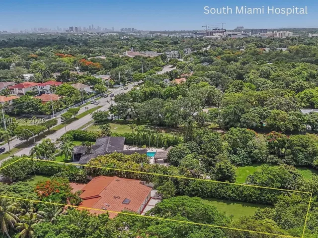 5-bedroom home for sale in Miami - 7030 SW 72nd Street - MondialRealty