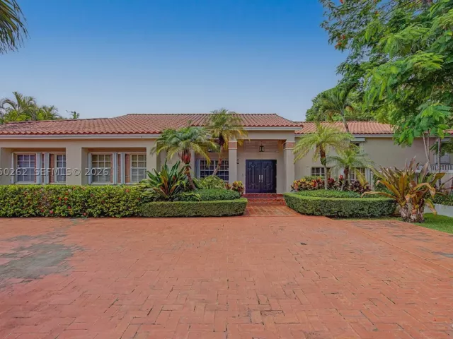 5-bedroom home for sale in Miami - 7030 SW 72nd Street - MondialRealty
