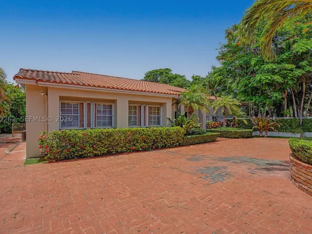 5-bedroom home for sale in Miami - 7030 SW 72nd Street - MondialRealty