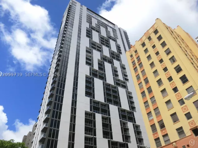 2-bedroom condo for rent in Miami - 151 SE 1st St 601 - MondialRealty