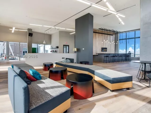 2-bedroom condo for rent in Miami - 151 SE 1st St 601 - MondialRealty