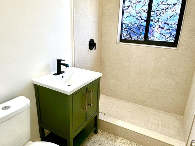 3-bedroom home for sale in Fort Lauderdale - 2001 N VICTORIA PARK Road - MondialRealty