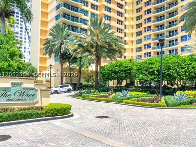 2-bedroom condo for rent in Hollywood - 2501 S Ocean Dr 617 - MondialRealty
