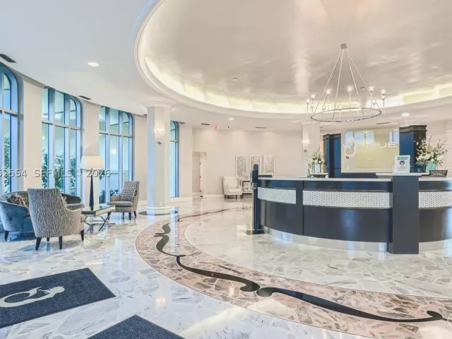 2-bedroom condo for rent in Hollywood - 2501 S Ocean Dr 617 - MondialRealty