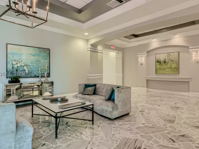 2-bedroom condo for rent in Hollywood - 2501 S Ocean Dr 617 - MondialRealty
