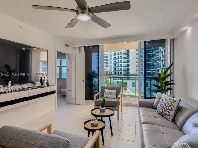 2-bedroom condo for rent in Hollywood - 2501 S Ocean Dr 617 - MondialRealty
