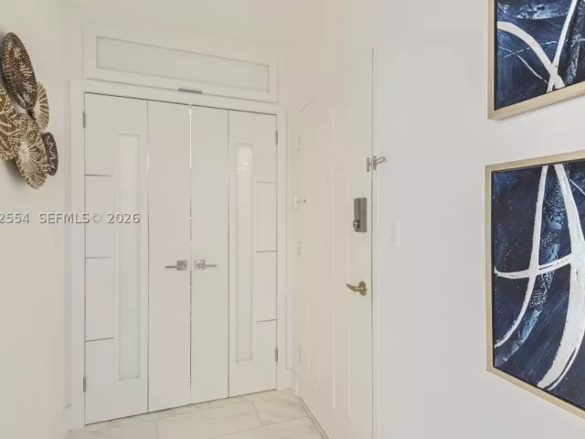 2-bedroom condo for rent in Hollywood - 2501 S Ocean Dr 617 - MondialRealty