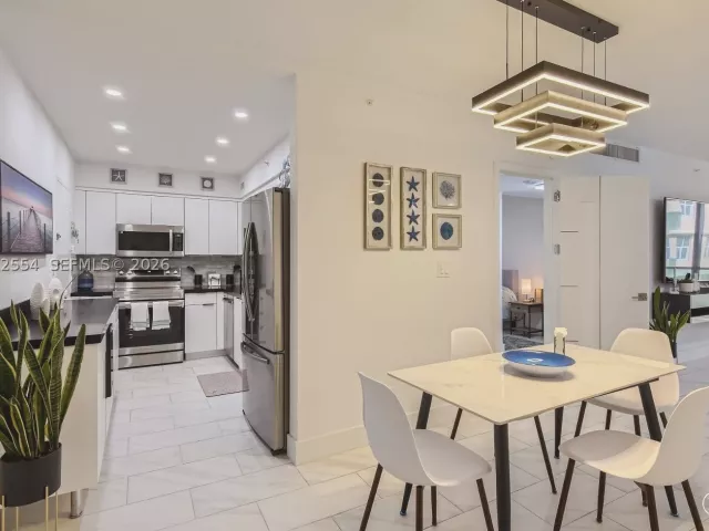 2-bedroom condo for rent in Hollywood - 2501 S Ocean Dr 617 - MondialRealty