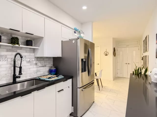 2-bedroom condo for rent in Hollywood - 2501 S Ocean Dr 617 - MondialRealty