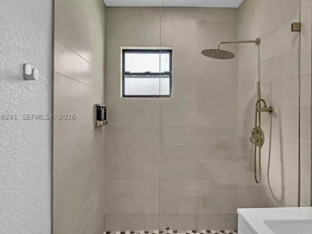 3-bedroom home for rent in Miami - 860 NW 17th Ct - MondialRealty