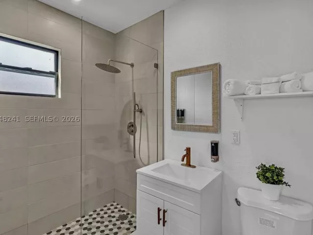3-bedroom home for rent in Miami - 860 NW 17th Ct - MondialRealty