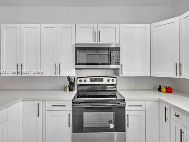 3-bedroom home for rent in Miami - 860 NW 17th Ct - MondialRealty