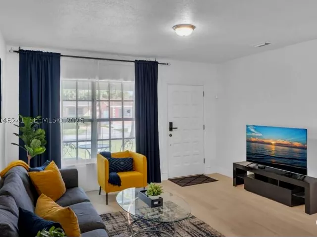 3-bedroom home for rent in Miami - 860 NW 17th Ct - MondialRealty