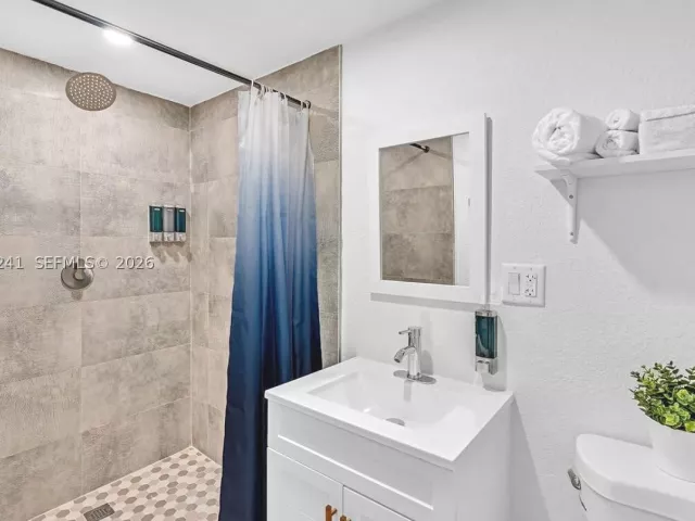 3-bedroom home for rent in Miami - 860 NW 17th Ct - MondialRealty