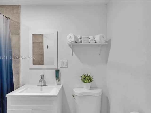 3-bedroom home for rent in Miami - 860 NW 17th Ct - MondialRealty