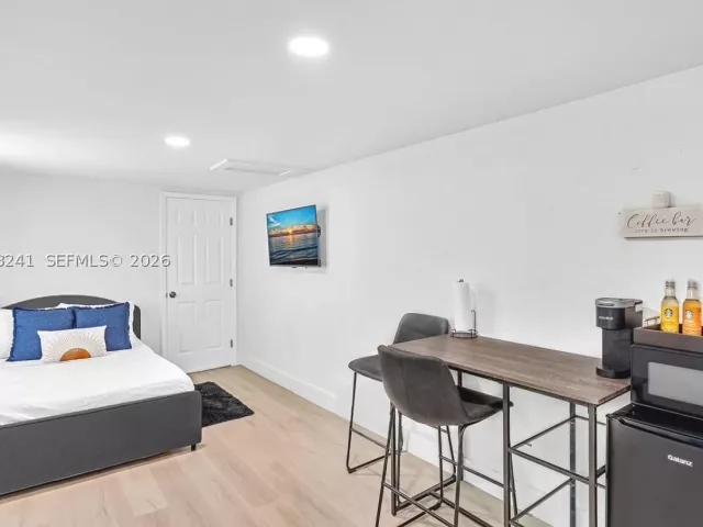 3-bedroom home for rent in Miami - 860 NW 17th Ct - MondialRealty