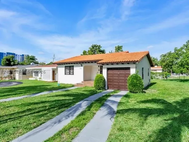 3-bedroom home for rent in Miami - 860 NW 17th Ct - MondialRealty